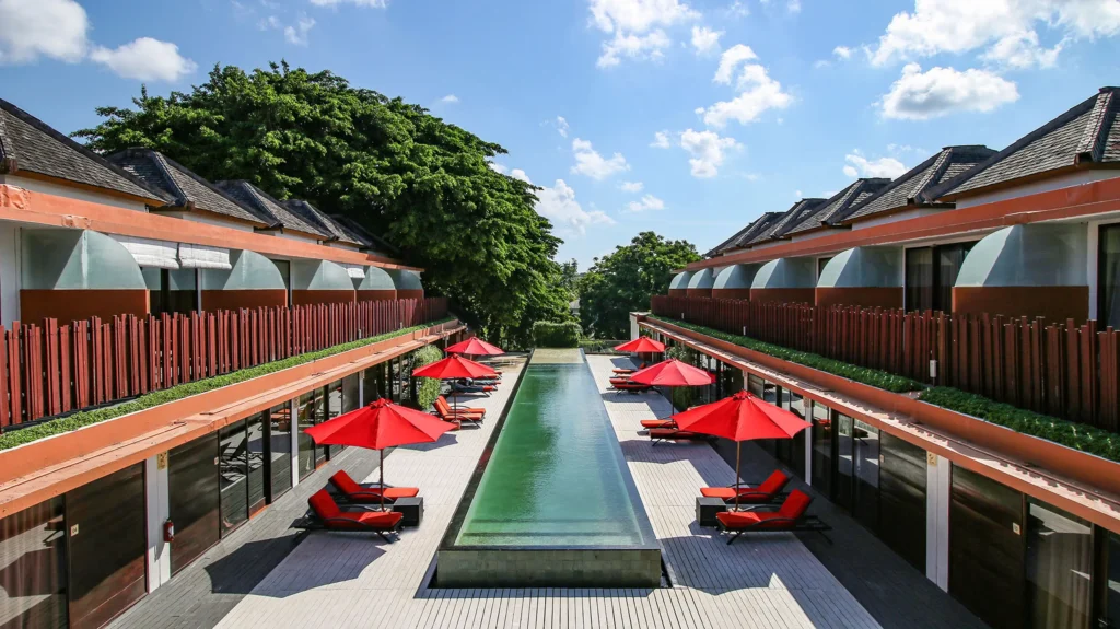 rooftop-pool-red-2_result